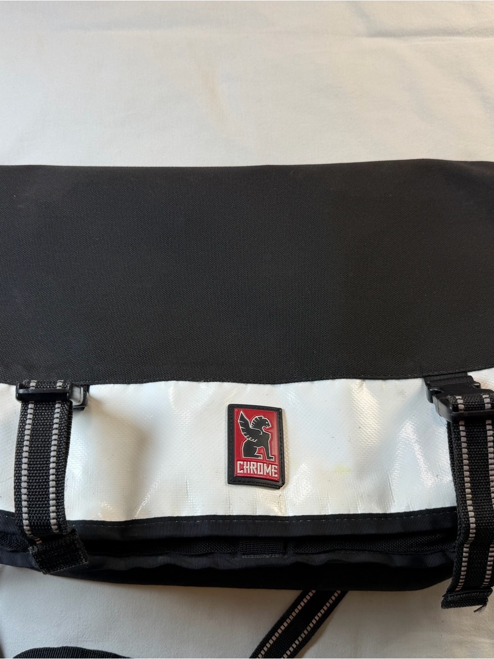 Chrome Industries 24L Messenger Bag Black/White Seatbelt Strap - Picture 10 of 10